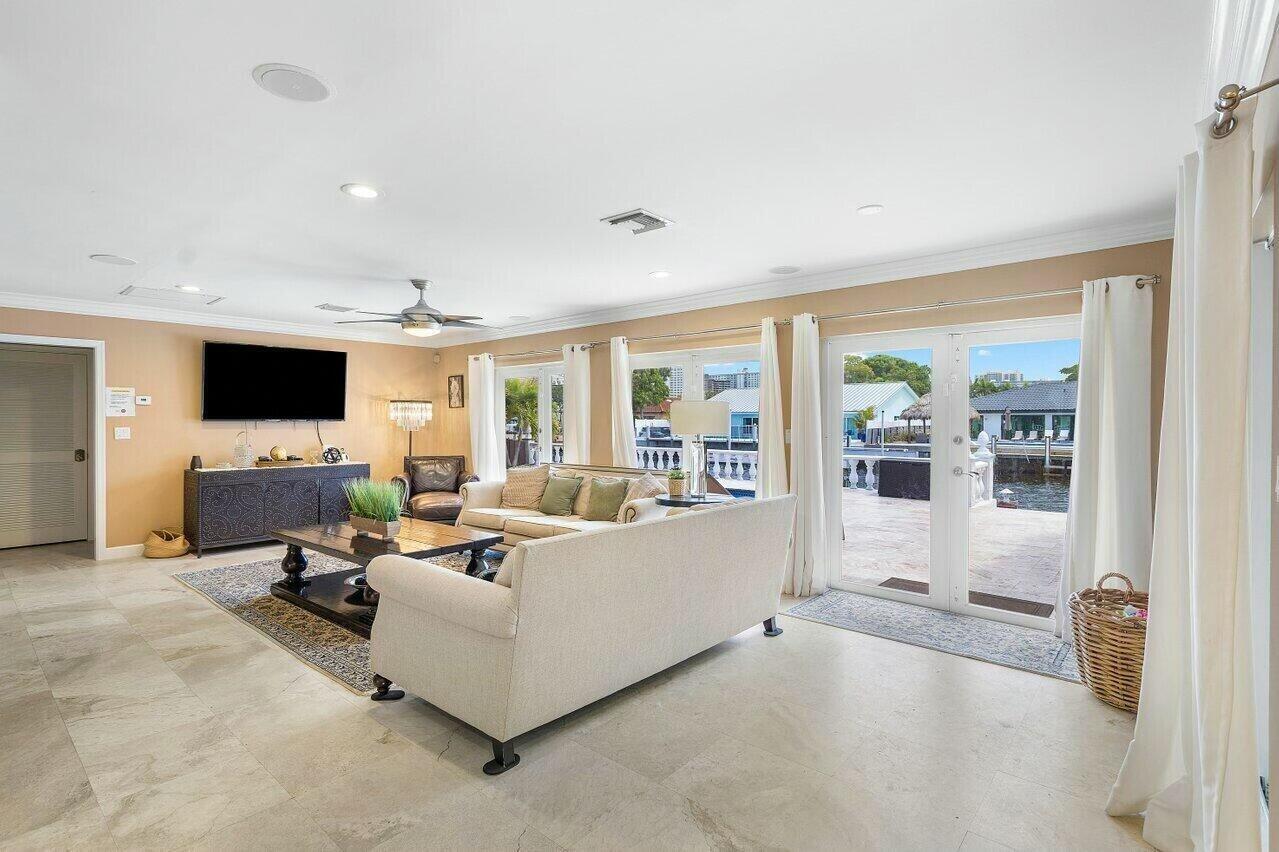 41 Castle Hbr Isle Fort Lauderdale, FL 33308