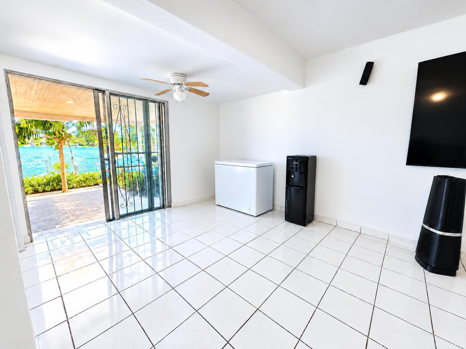 1865 W 68th Hialeah, FL 33014