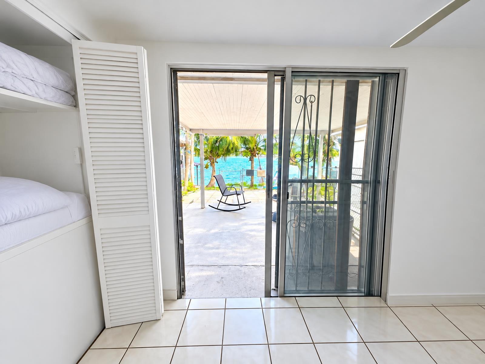 1865 W 68th Hialeah, FL 33014