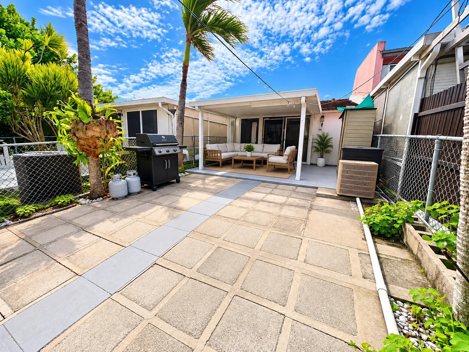 1865 W 68th Hialeah, FL 33014