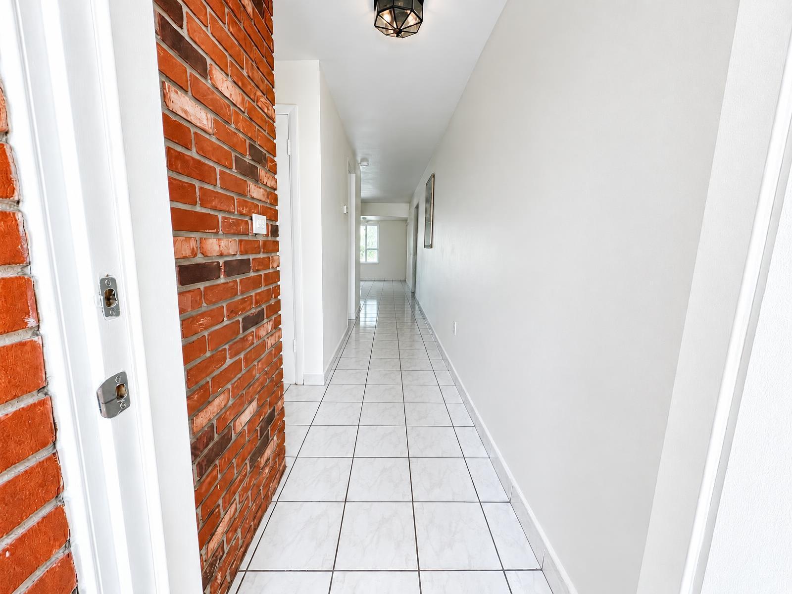 1865 W 68th Hialeah, FL 33014