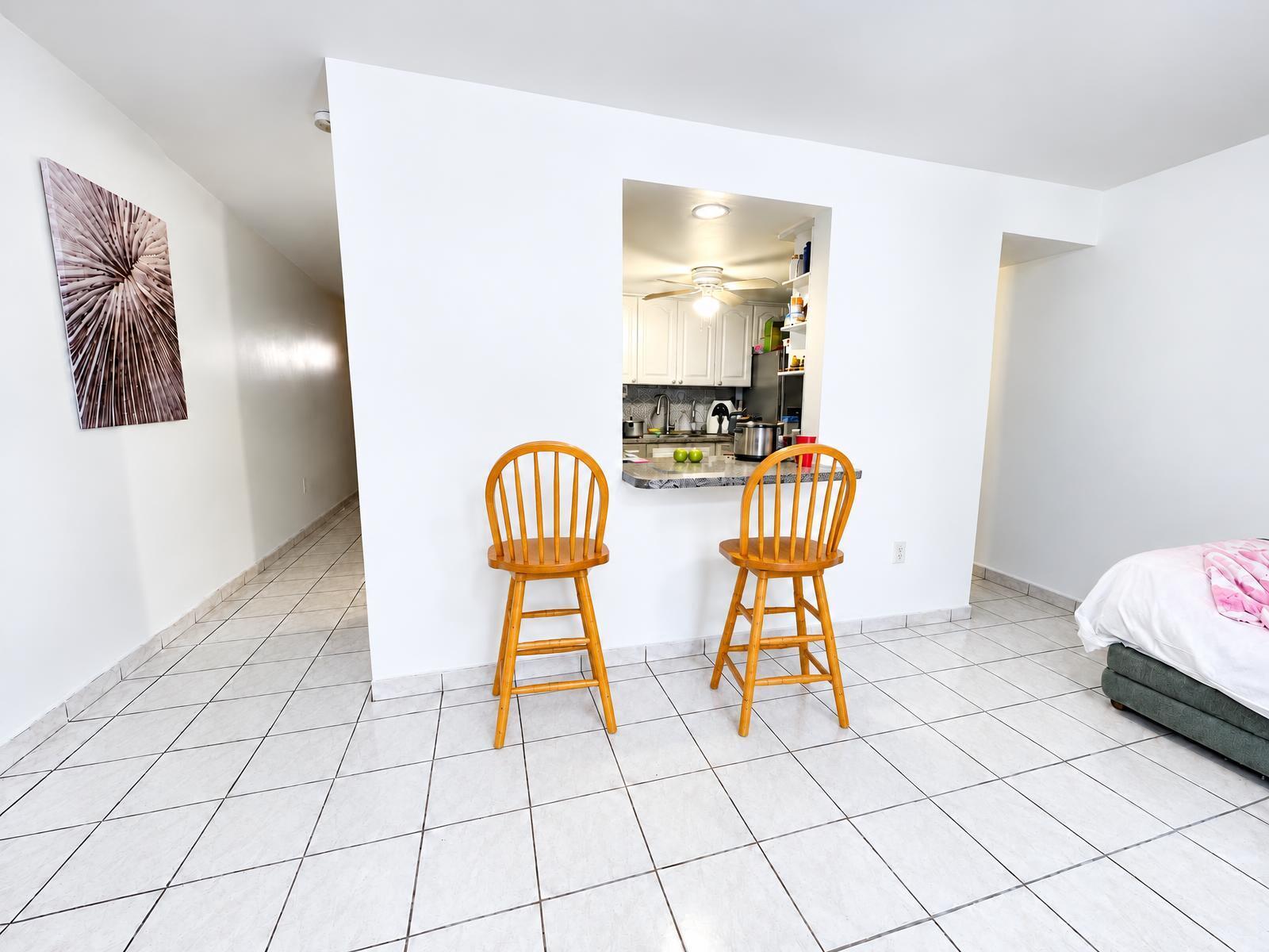 1865 W 68th Hialeah, FL 33014