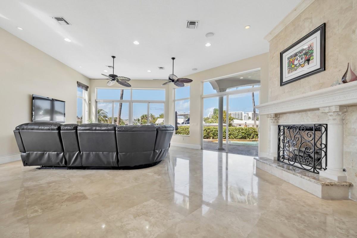 1261 NE 27th Way Pompano Beach, FL 33062