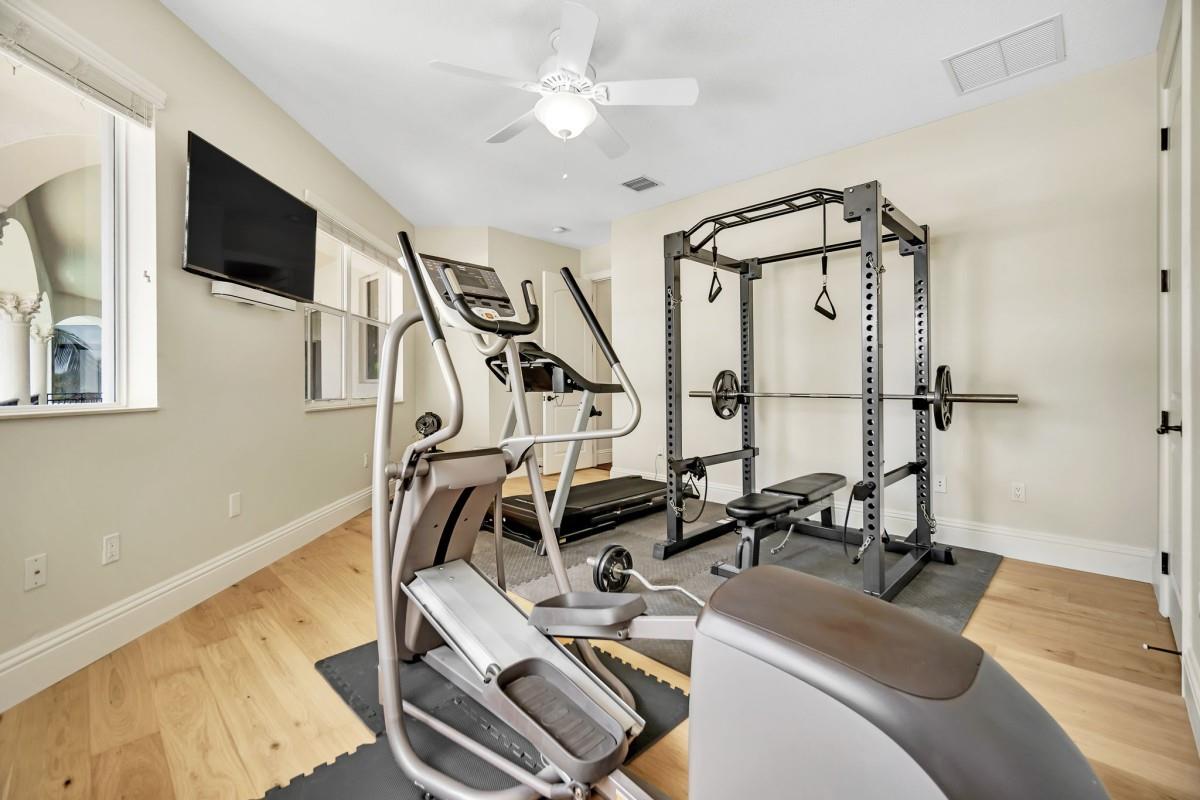 1261 NE 27th Way Pompano Beach, FL 33062