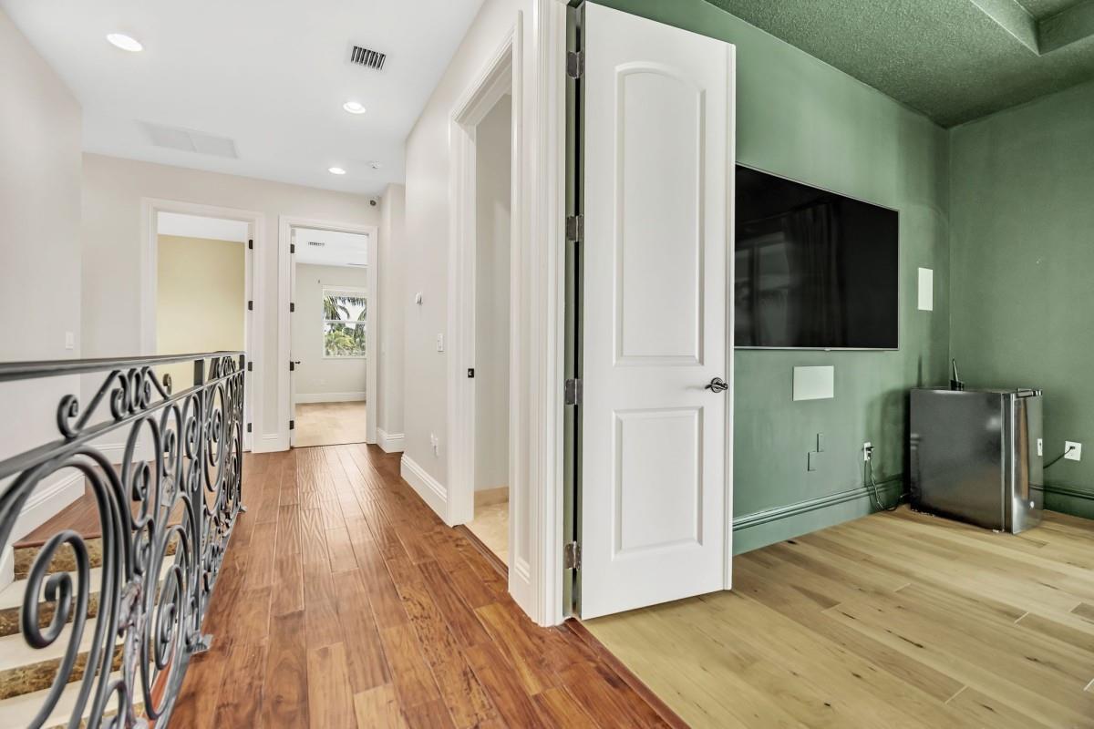 1261 NE 27th Way Pompano Beach, FL 33062