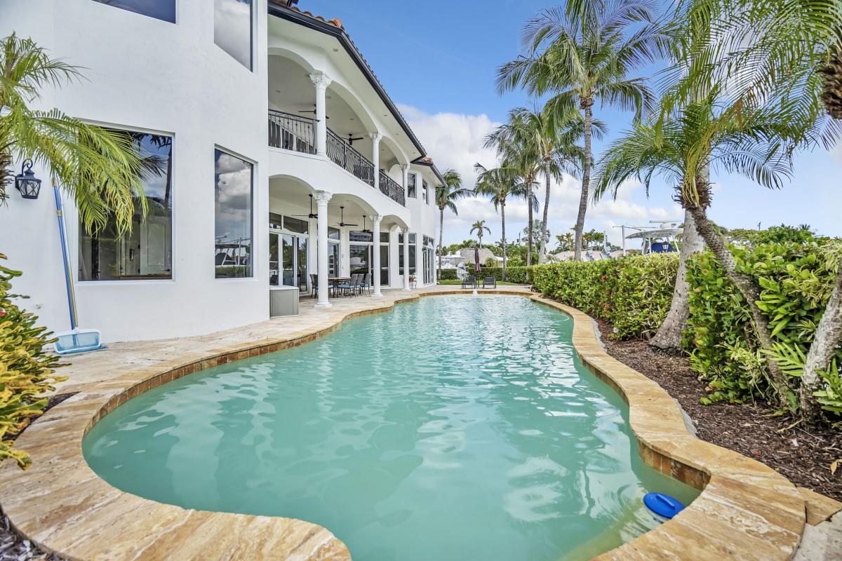 1261 NE 27th Way Pompano Beach, FL 33062