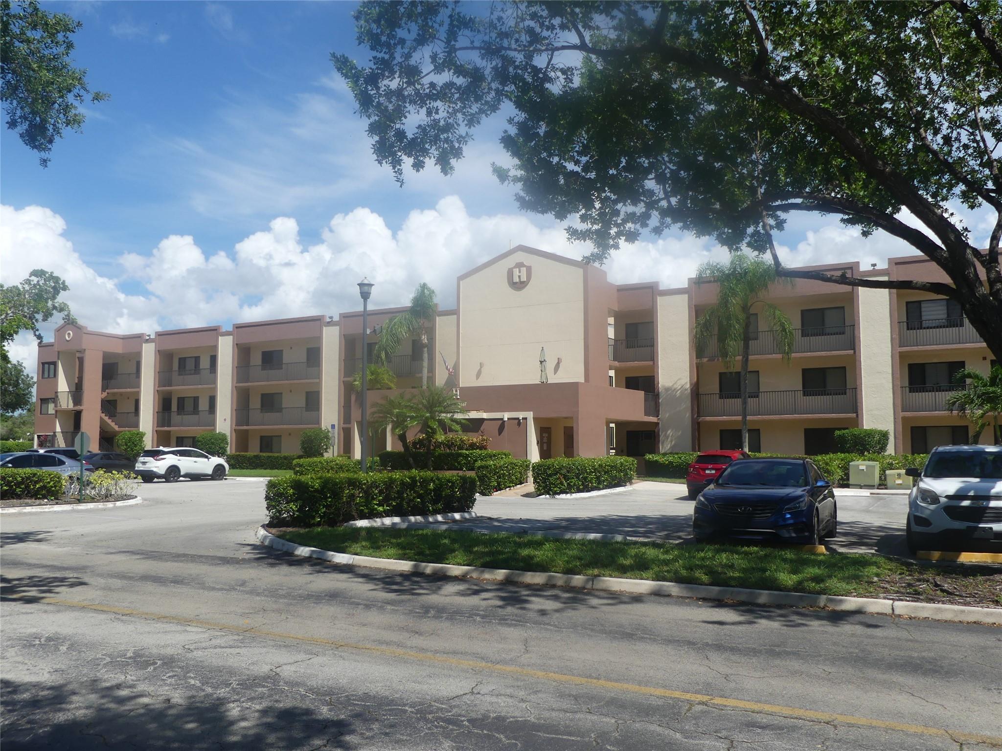 10657 W Clairmont Cir #306