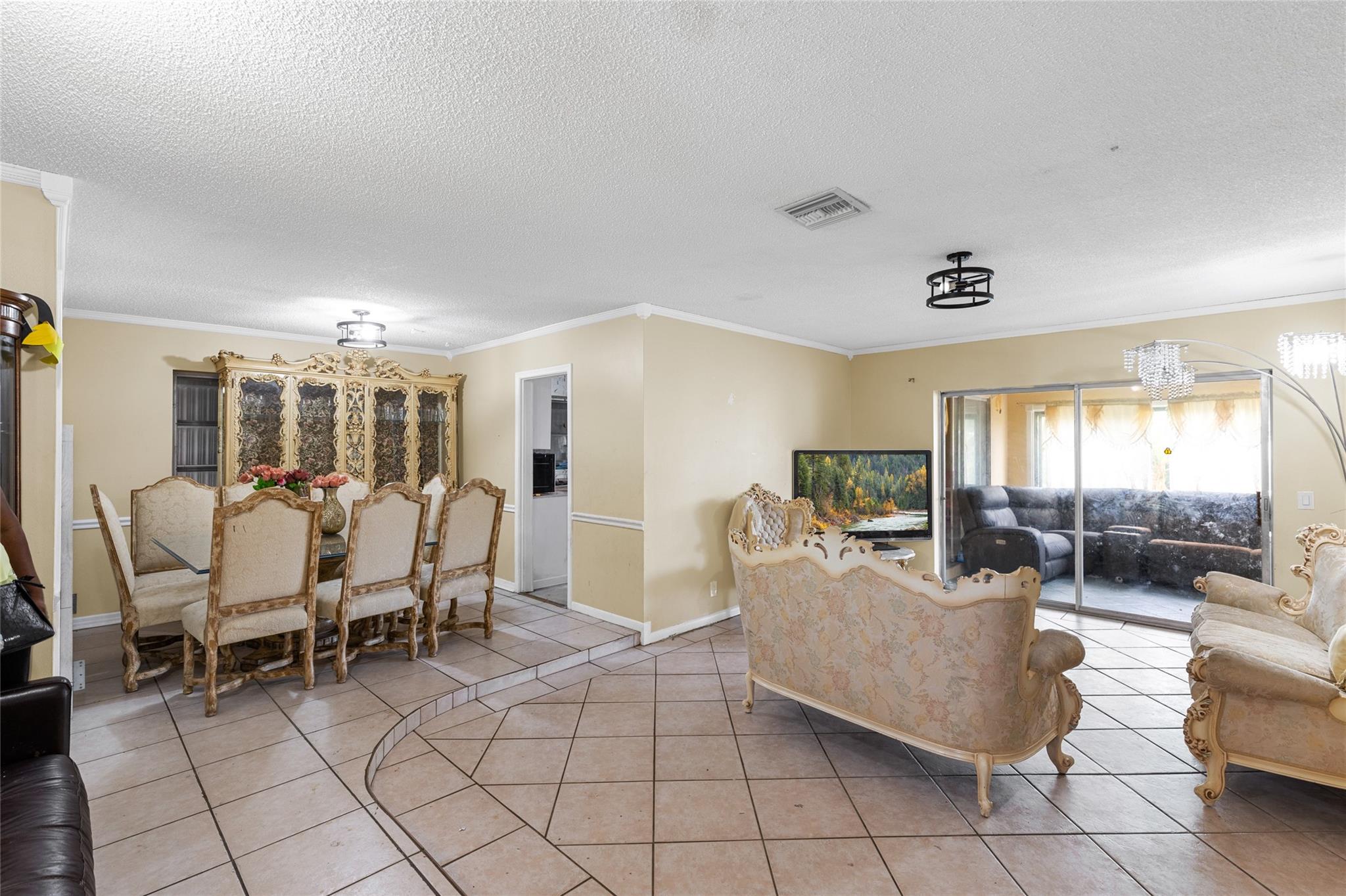 970 SW 67th Ave