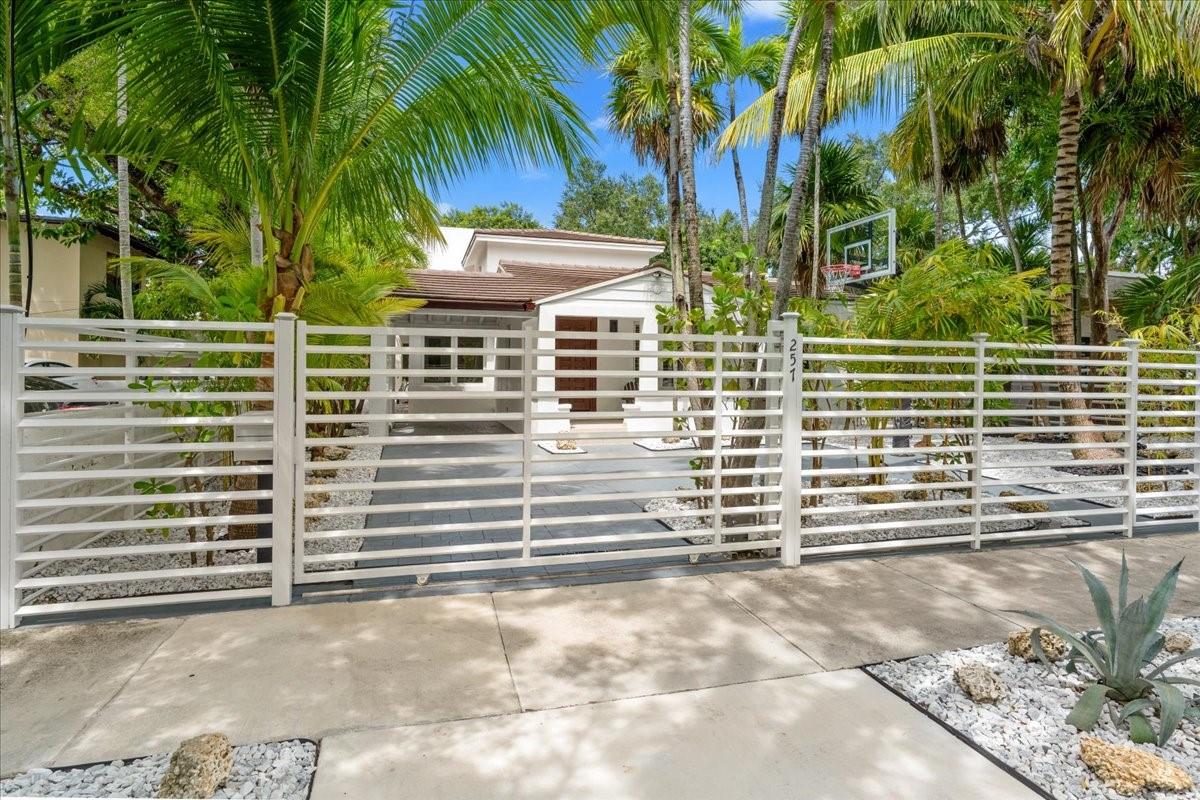 257 SW 32nd Rd Miami, FL 33129