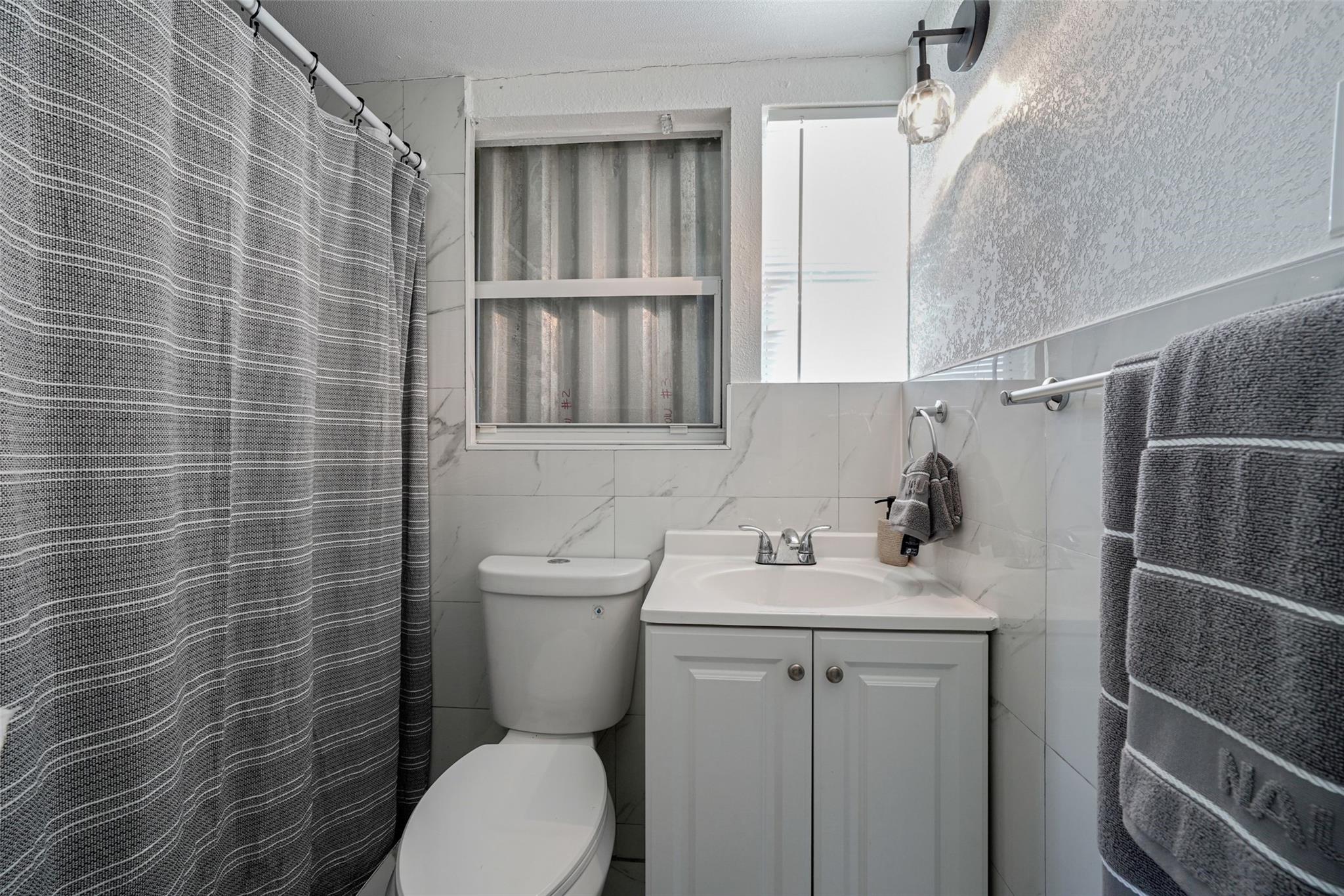 8421 NW 59th Pl,Tamarac, FL 33321