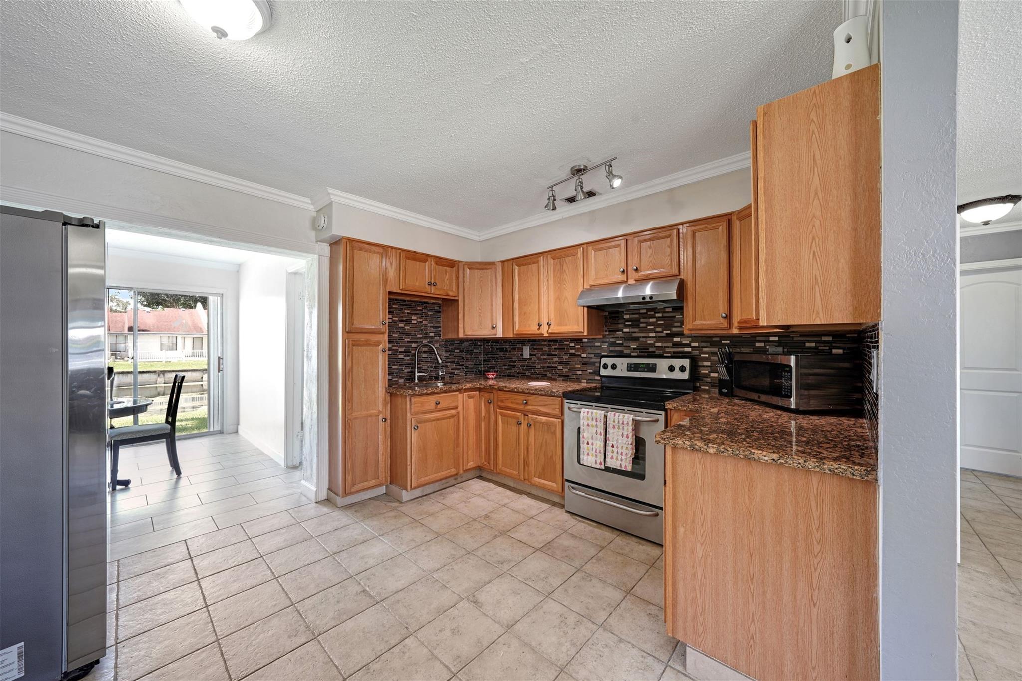 8421 NW 59th Pl,Tamarac, FL 33321