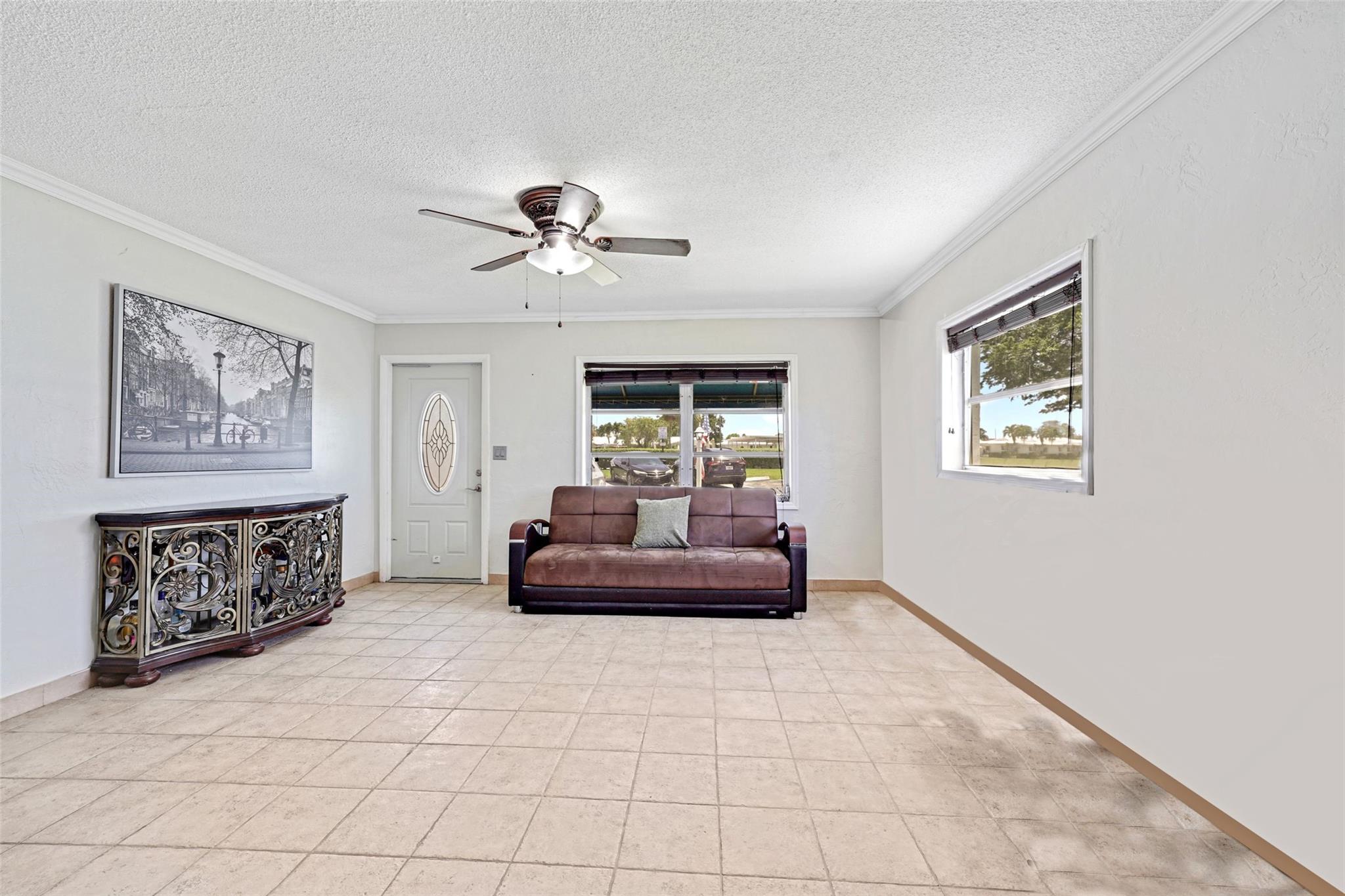 8421 NW 59th Pl,Tamarac, FL 33321