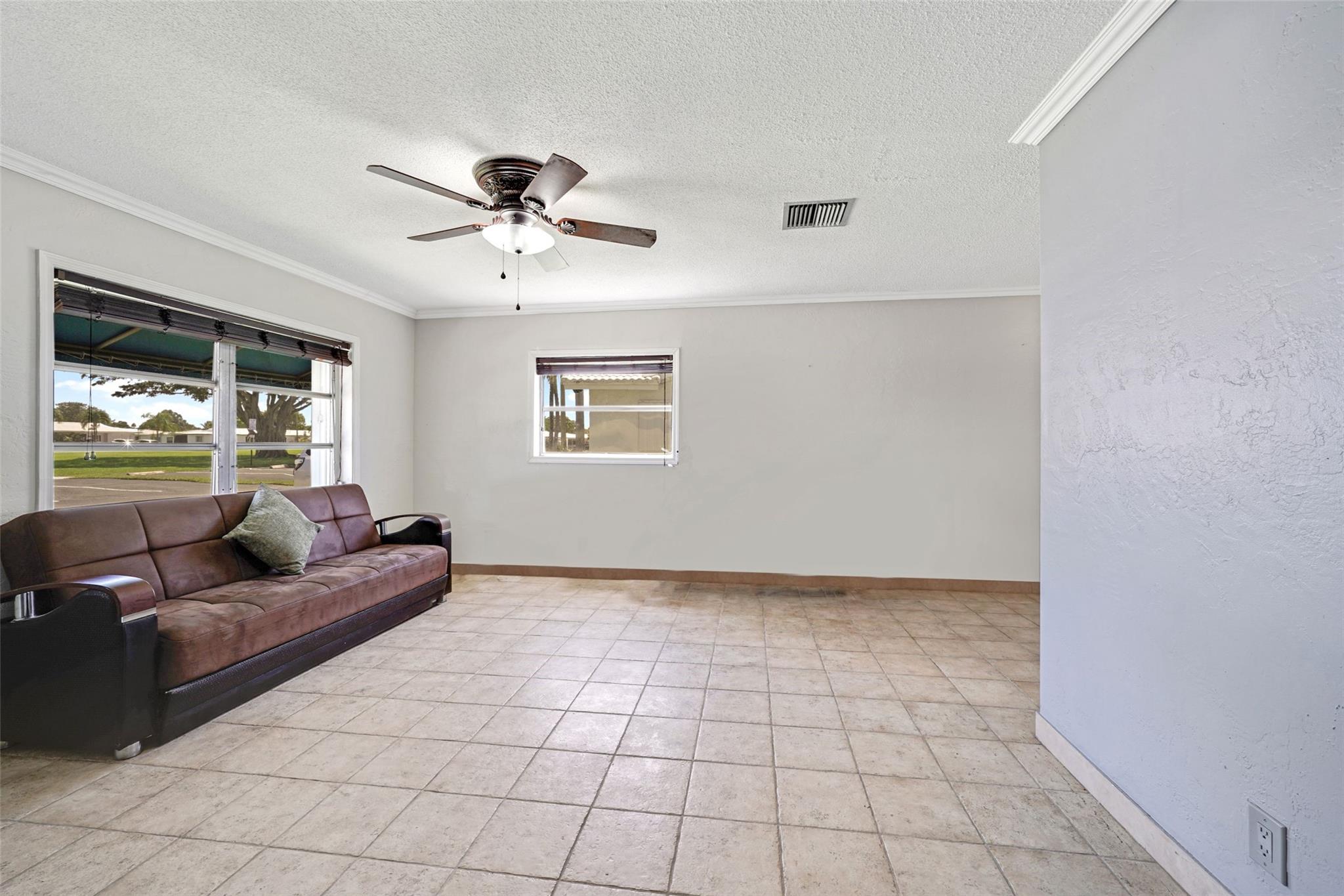 8421 NW 59th Pl,Tamarac, FL 33321