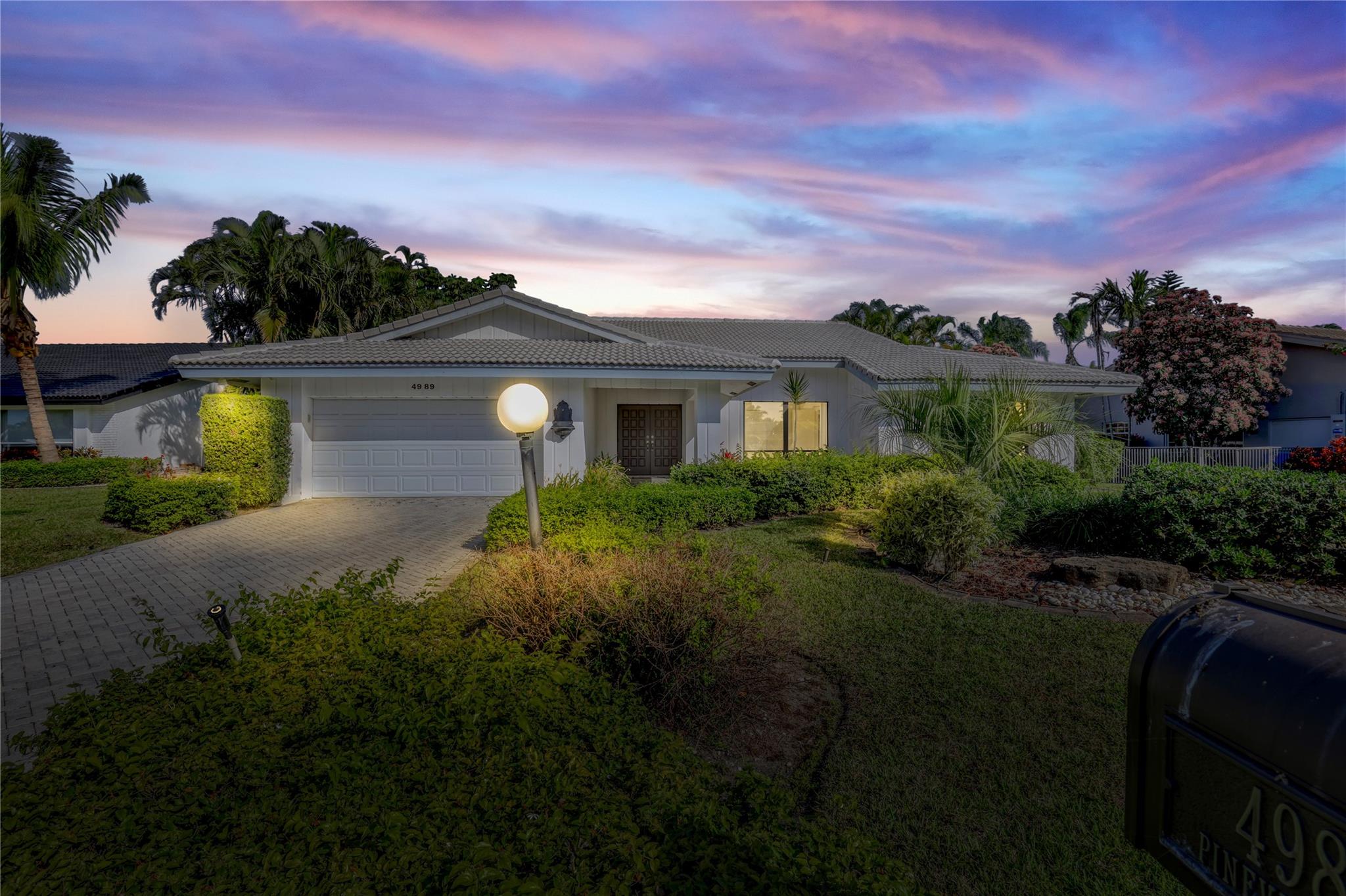 4989 Pineview Cir