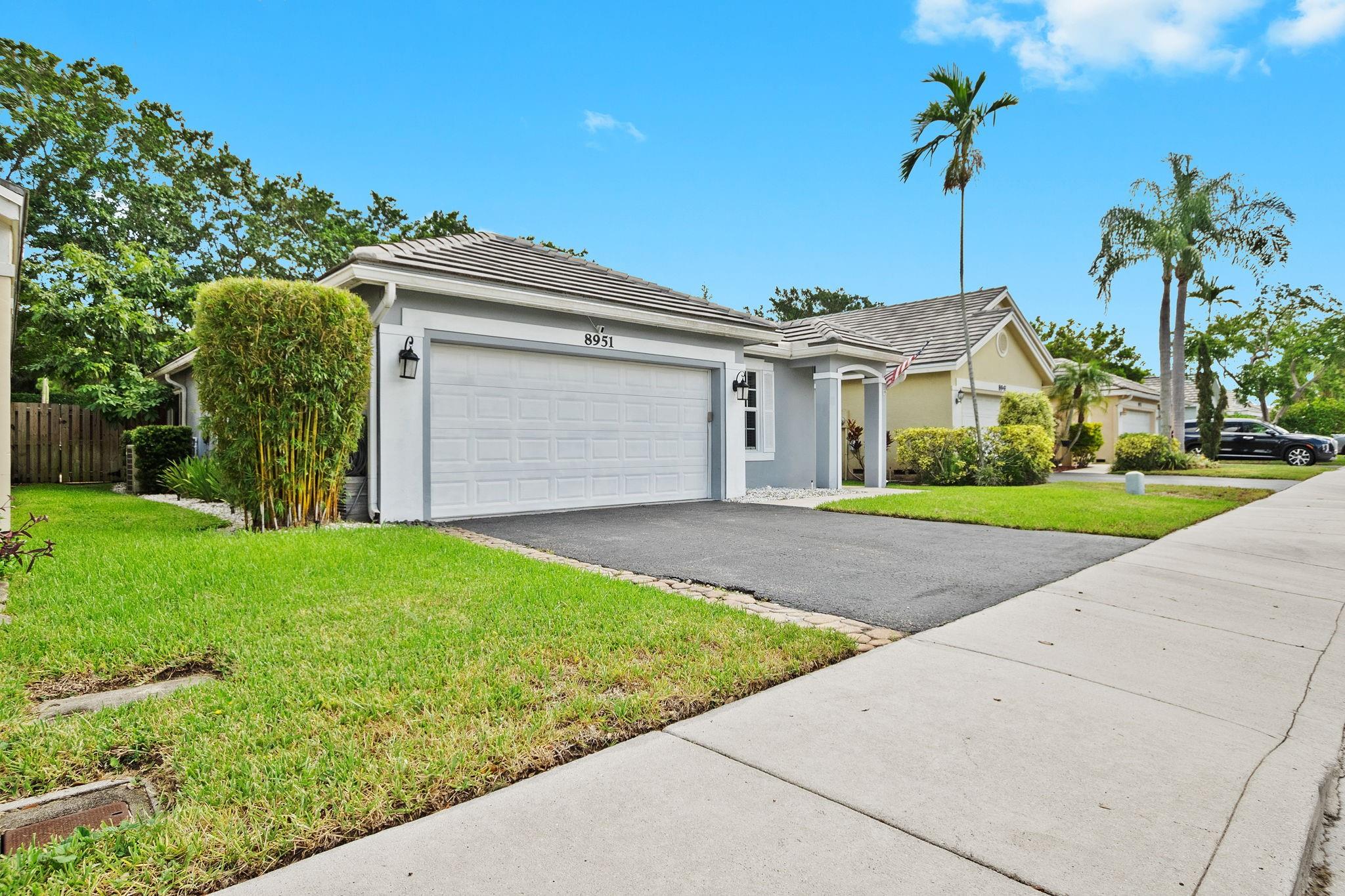 8951 Lake Park Cir N