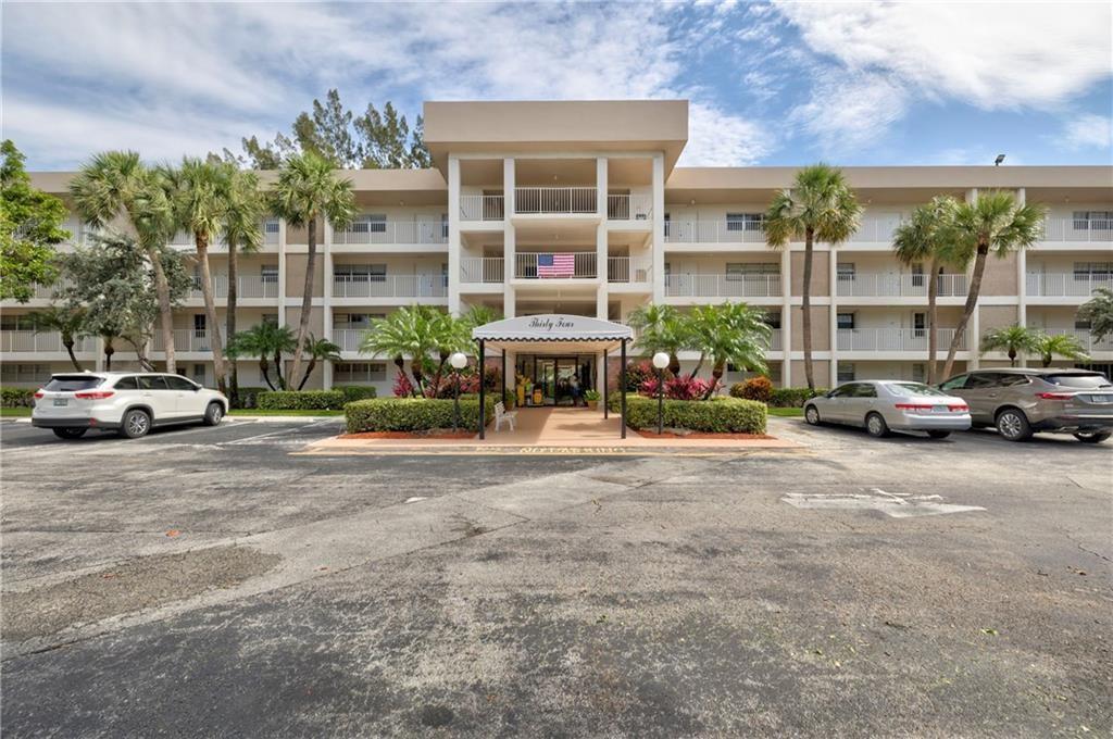 3051 S Palm Aire Dr #102