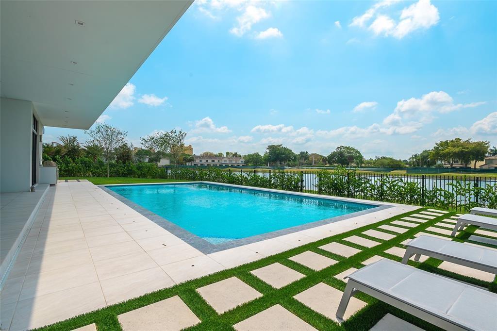 16552 Botaniko Dr S Weston, FL 33326