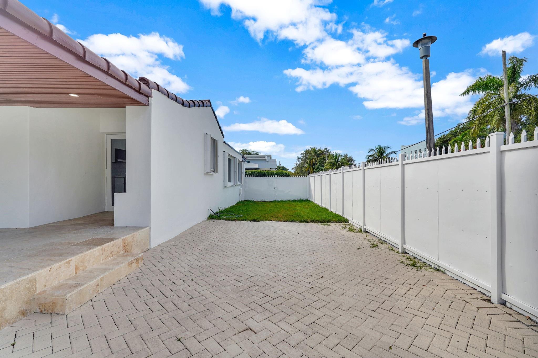 2291 SW 17th St Miami, FL 33145