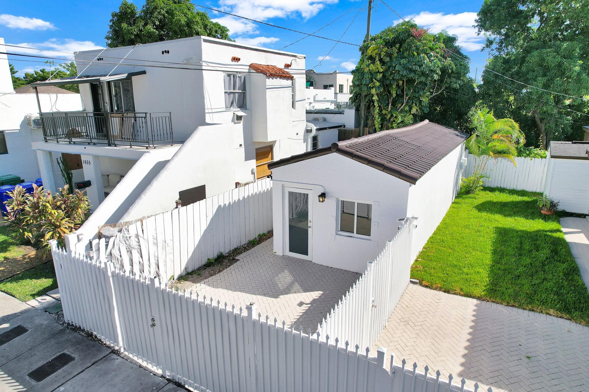 2291 SW 17th St Miami, FL 33145