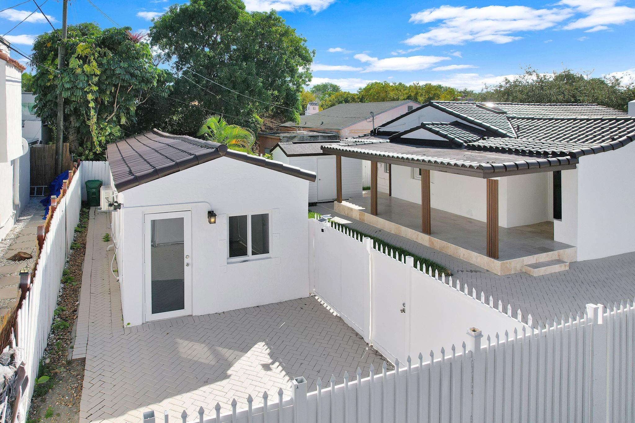 2291 SW 17th St Miami, FL 33145