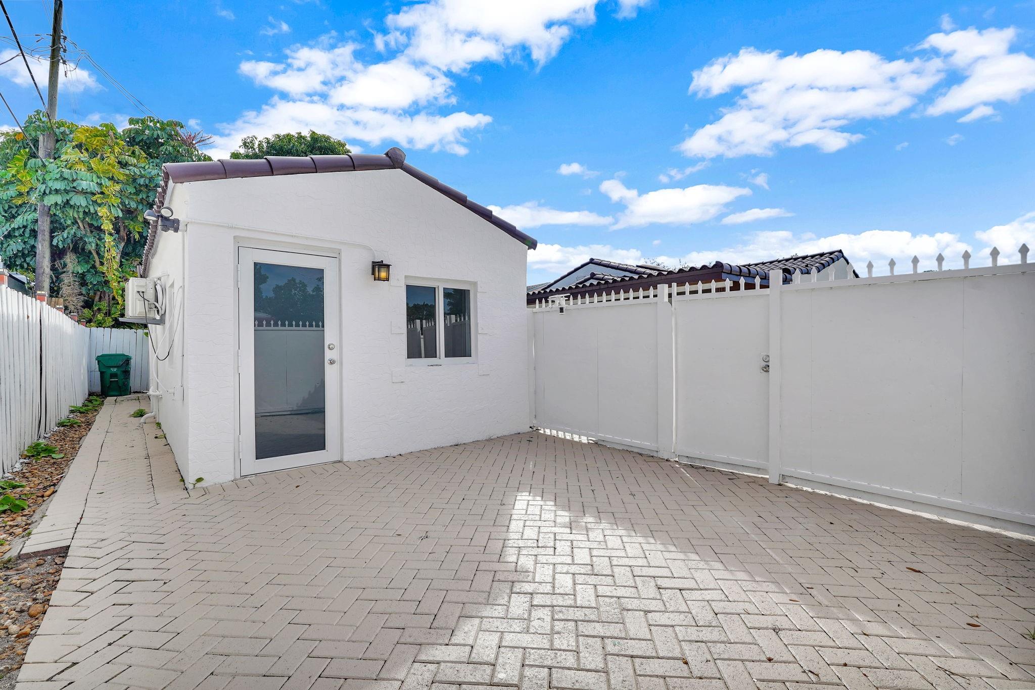 2291 SW 17th St Miami, FL 33145