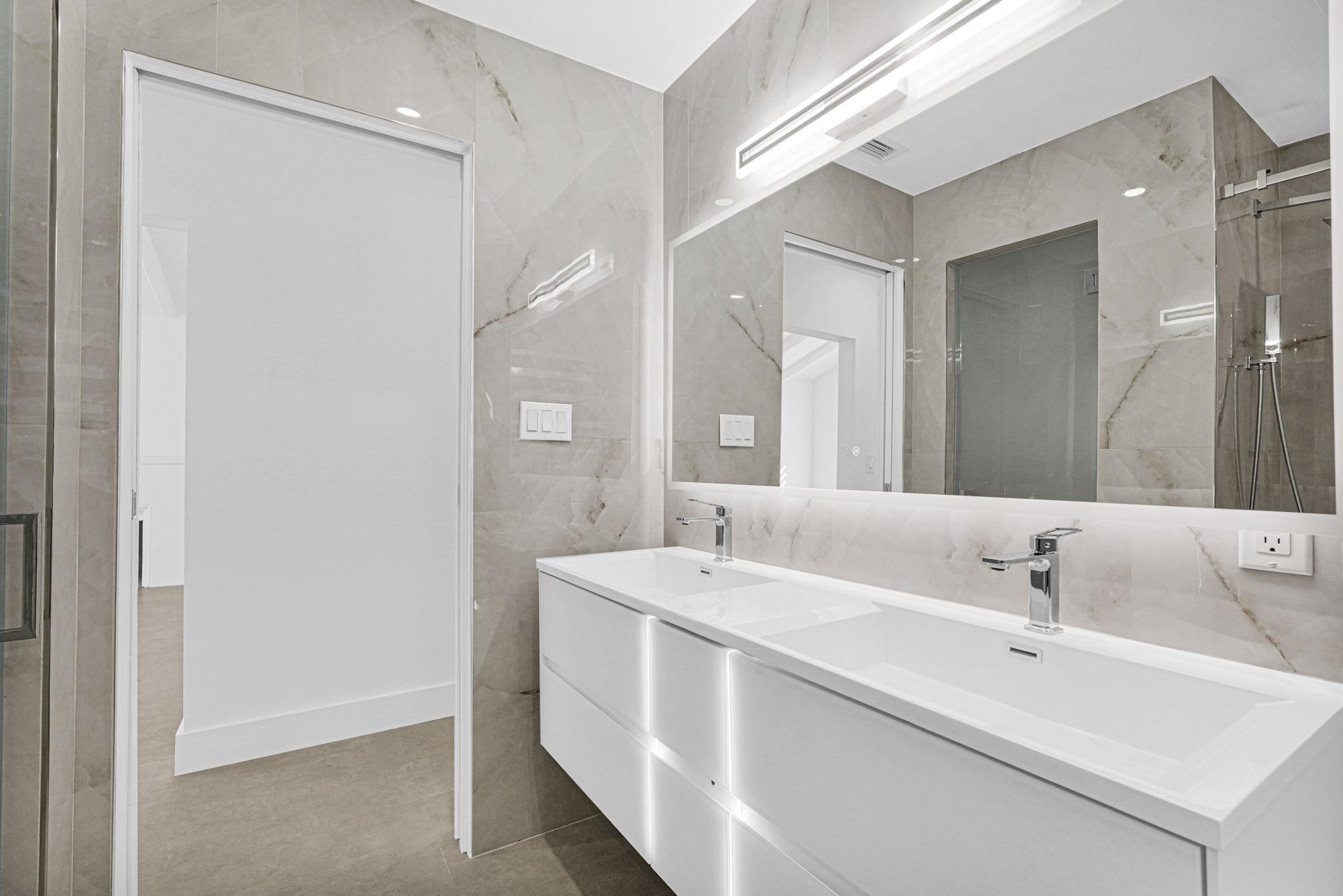 2291 SW 17th St Miami, FL 33145