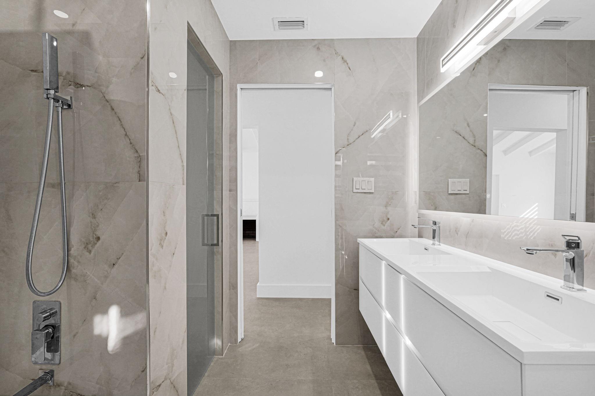 2291 SW 17th St Miami, FL 33145