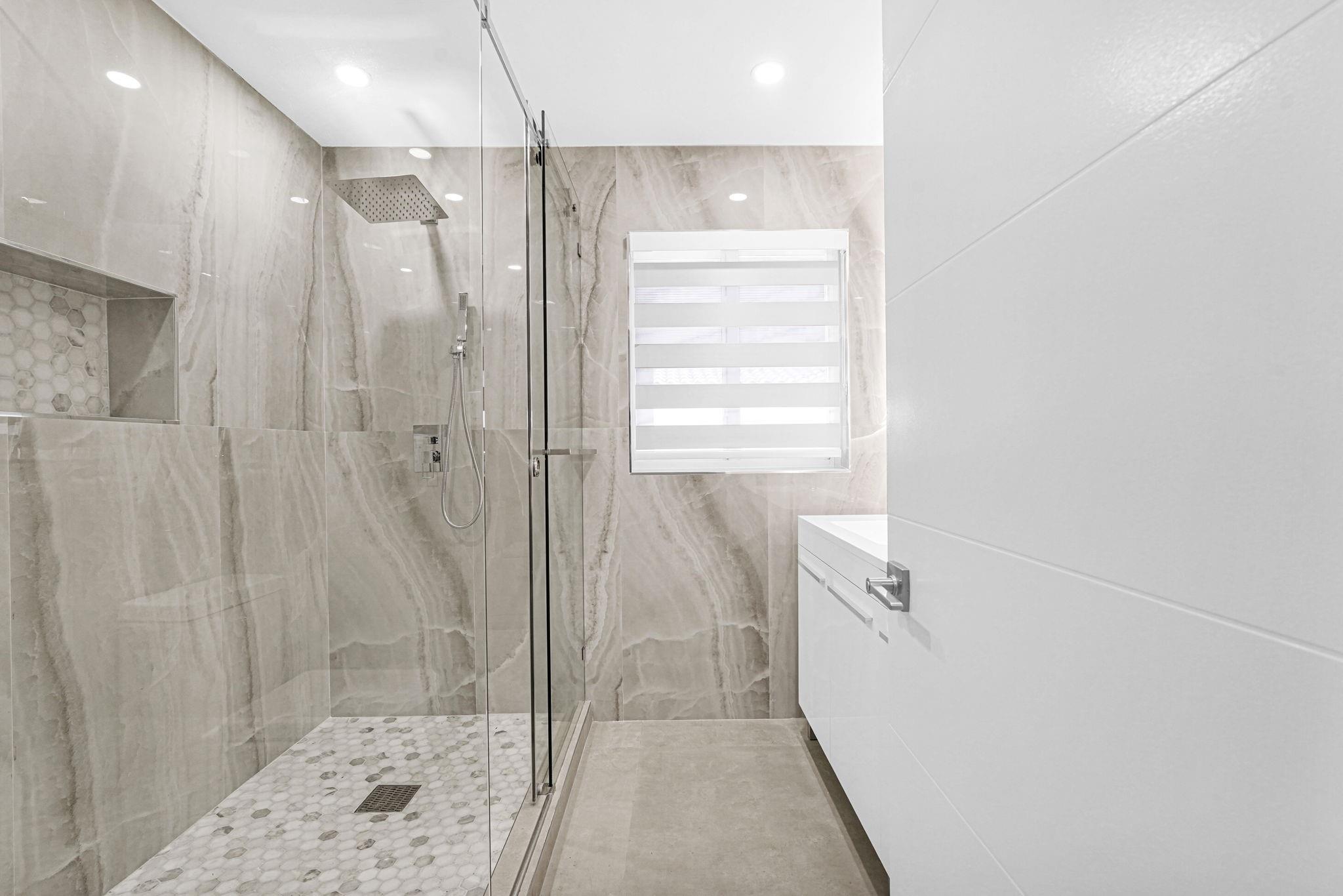 2291 SW 17th St Miami, FL 33145