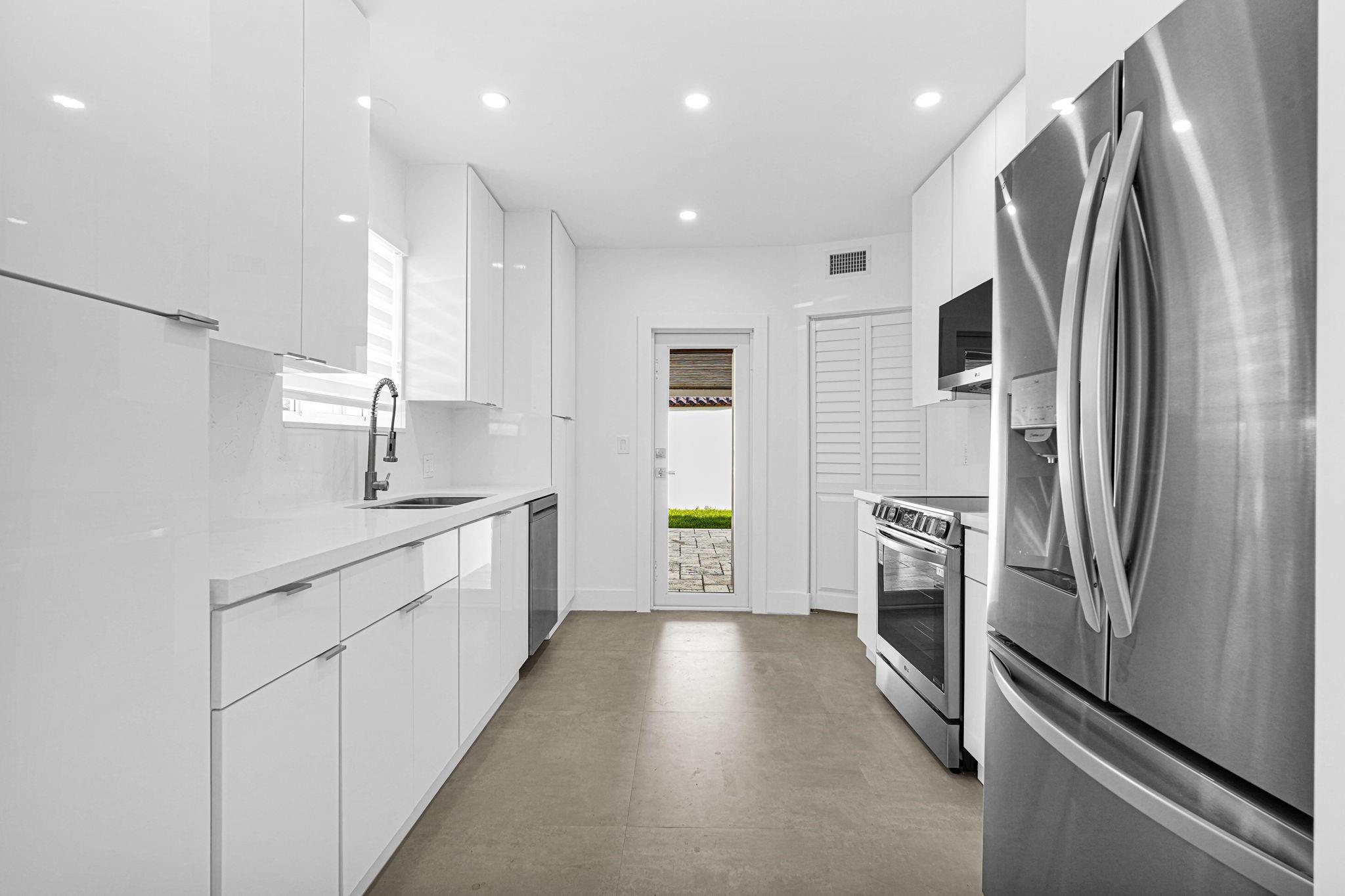 2291 SW 17th St Miami, FL 33145