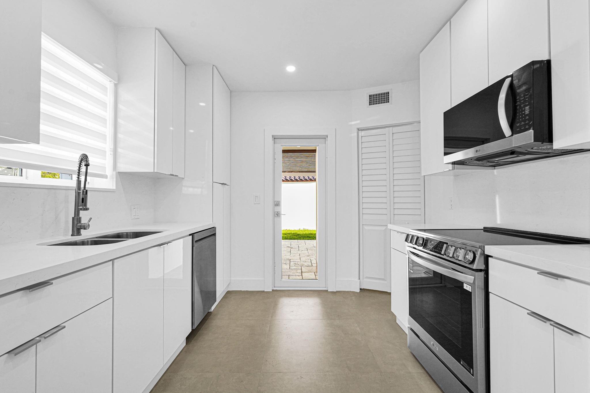 2291 SW 17th St Miami, FL 33145