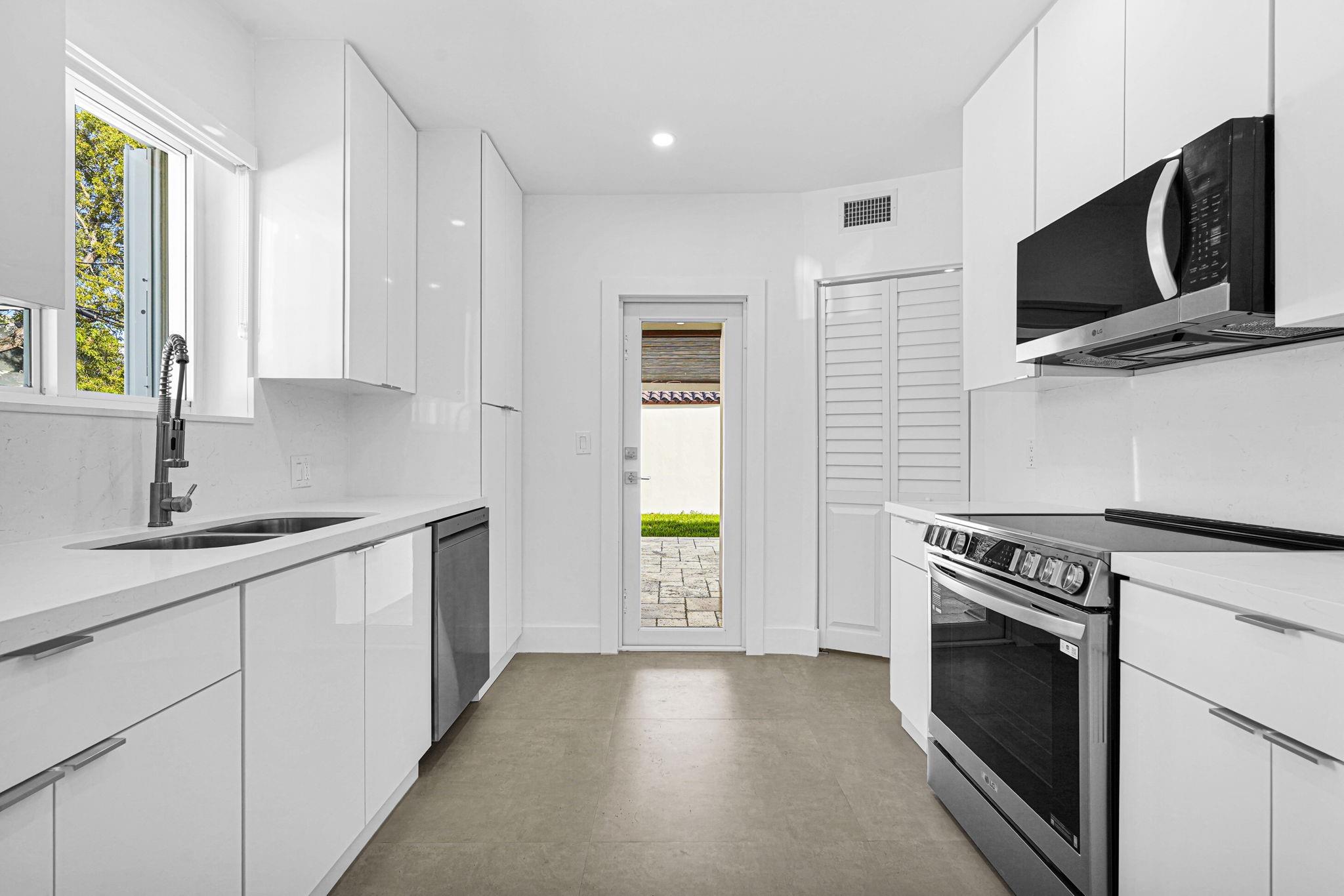 2291 SW 17th St Miami, FL 33145