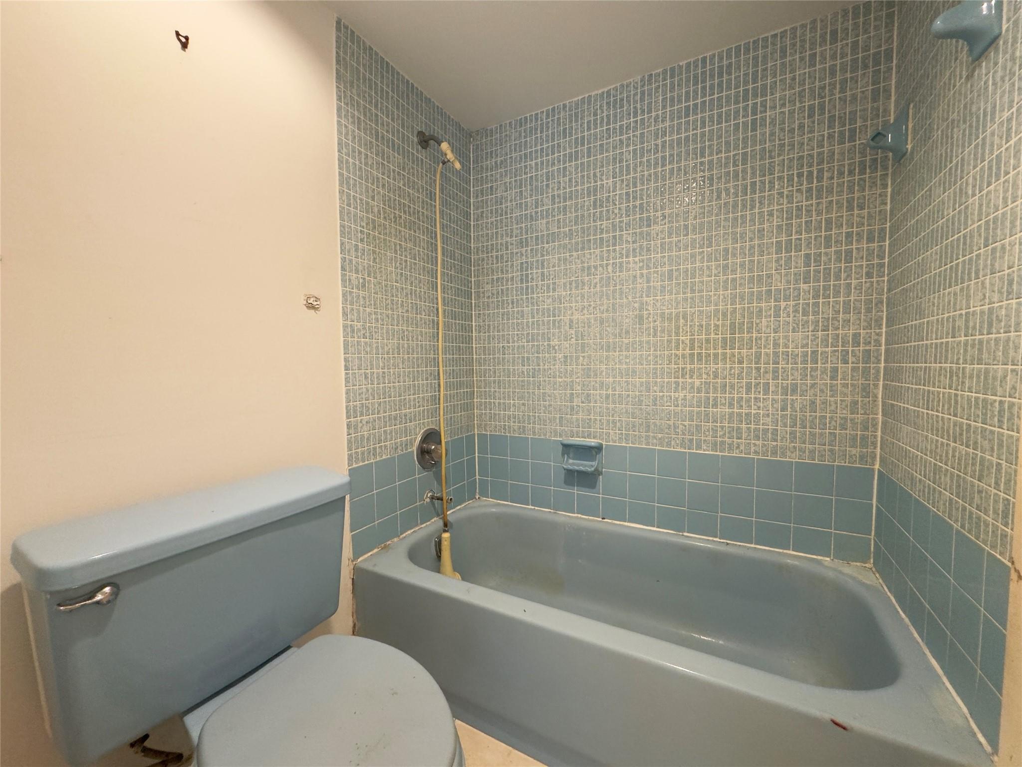 100 Bayview Dr #PH28 Sunny Isles Beach, FL 33160