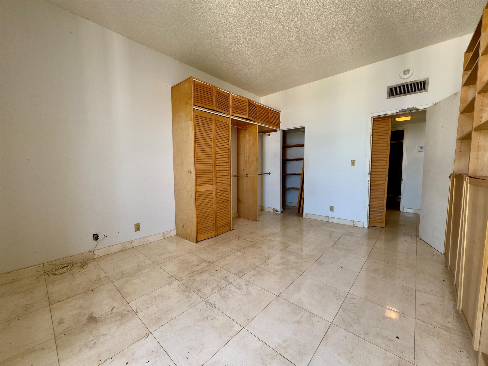 100 Bayview Dr #PH28 Sunny Isles Beach, FL 33160