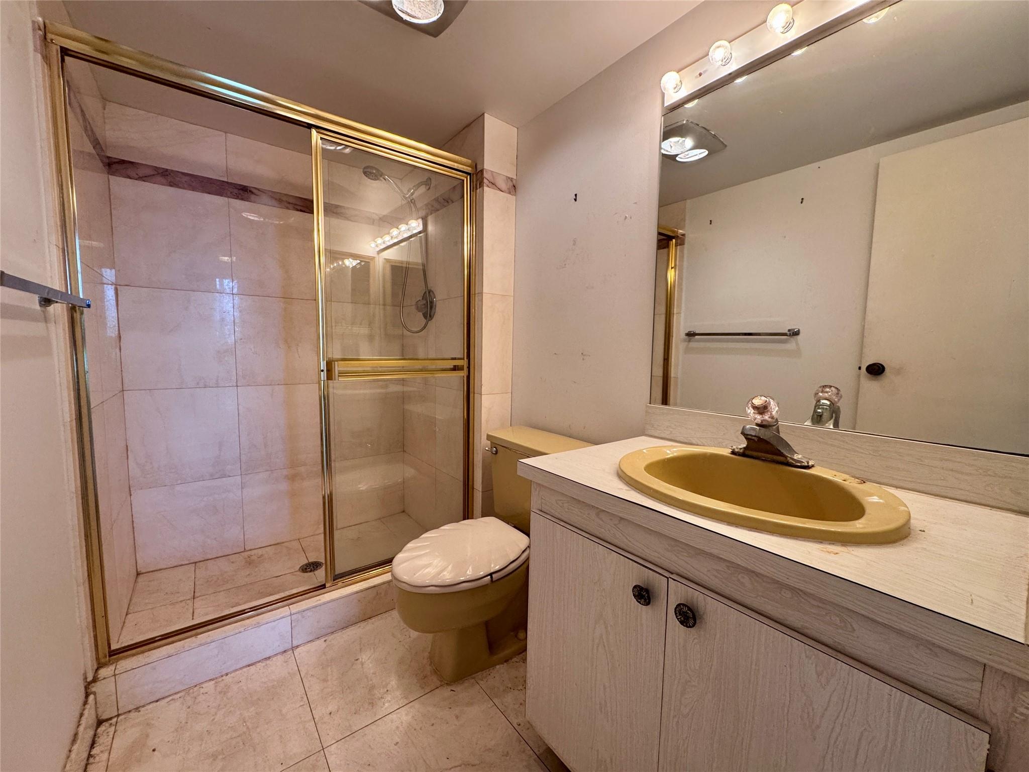 100 Bayview Dr #PH28 Sunny Isles Beach, FL 33160