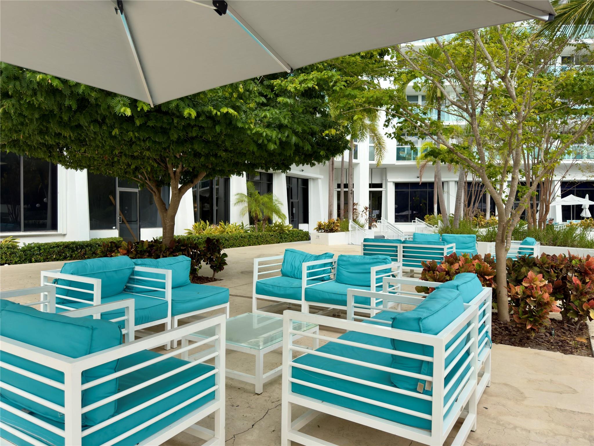 100 Bayview Dr #PH28 Sunny Isles Beach, FL 33160