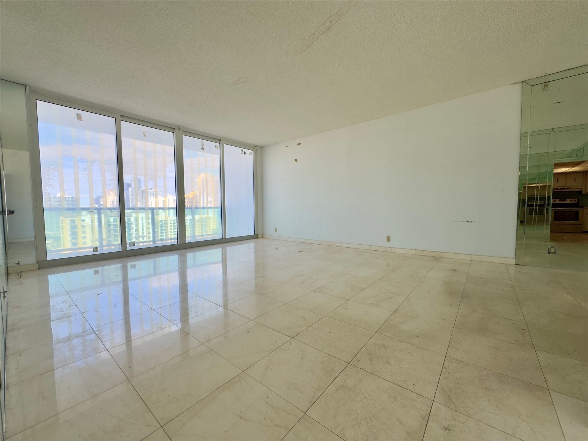 100 Bayview Dr #PH28 Sunny Isles Beach, FL 33160