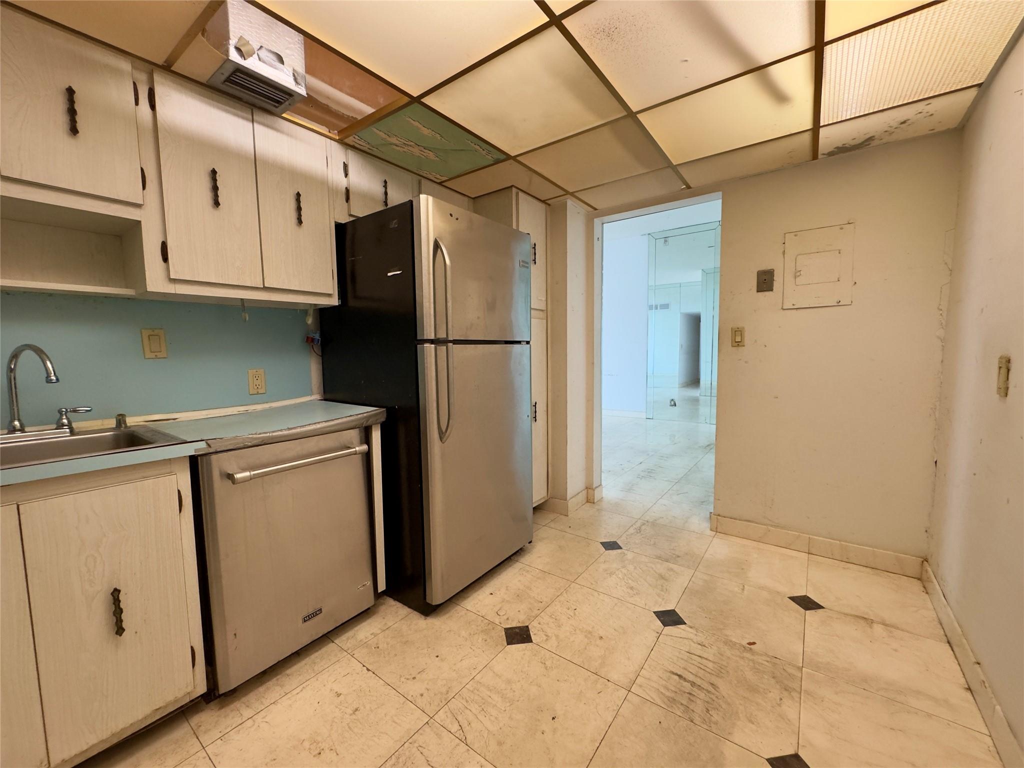 100 Bayview Dr #PH28 Sunny Isles Beach, FL 33160