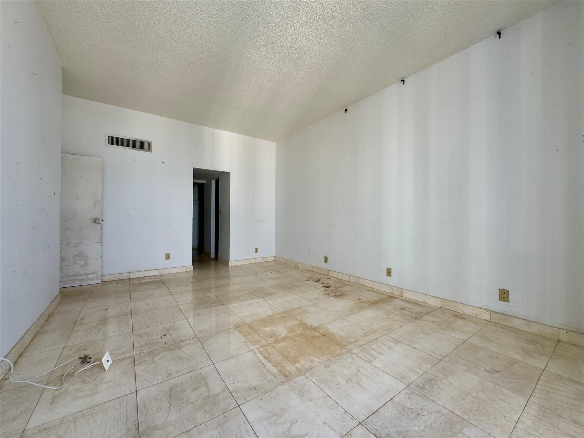 100 Bayview Dr #PH28 Sunny Isles Beach, FL 33160