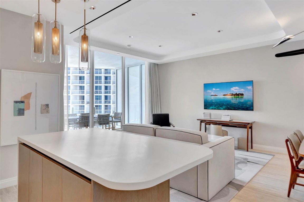 525 N Fort Lauderdale Bch #1705 Fort Lauderdale, FL 33304