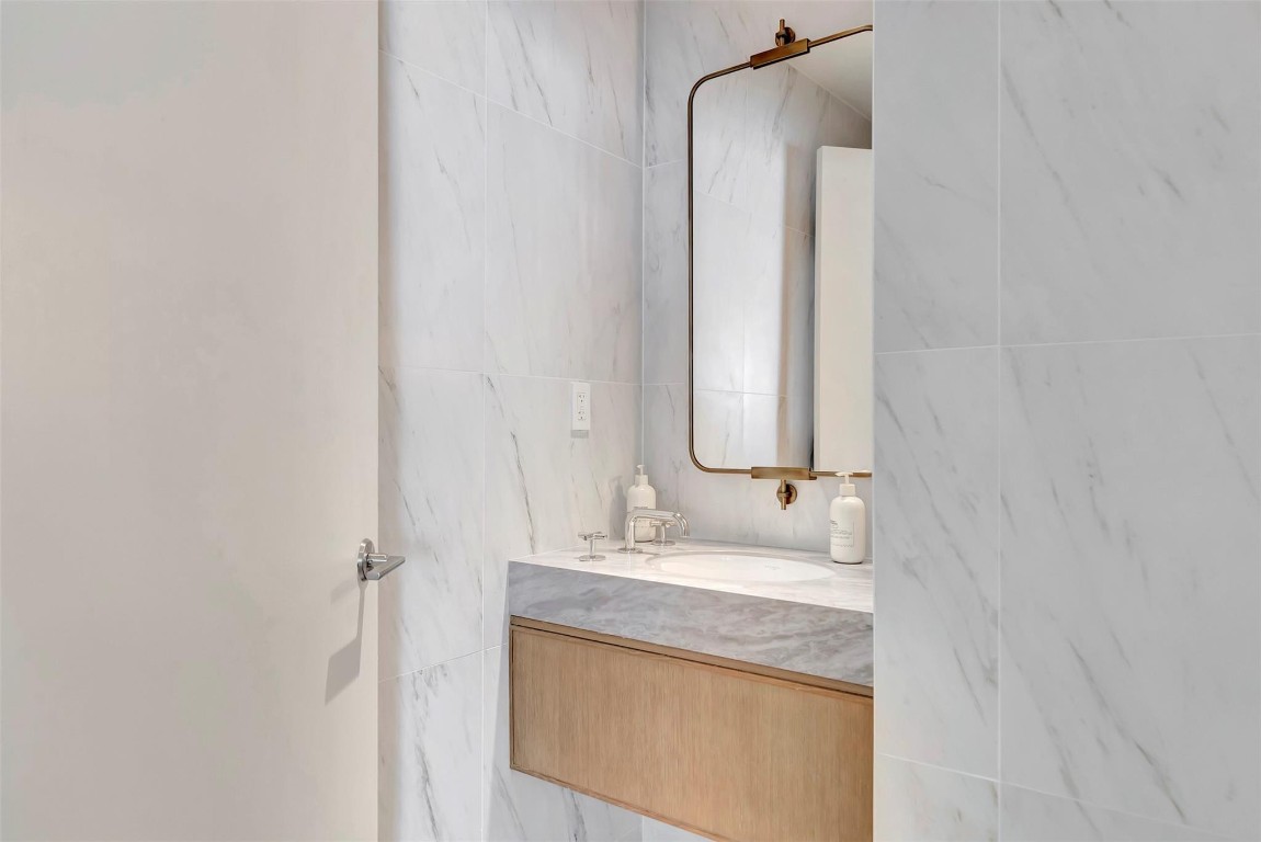 525 N Fort Lauderdale Bch #1705 Fort Lauderdale, FL 33304