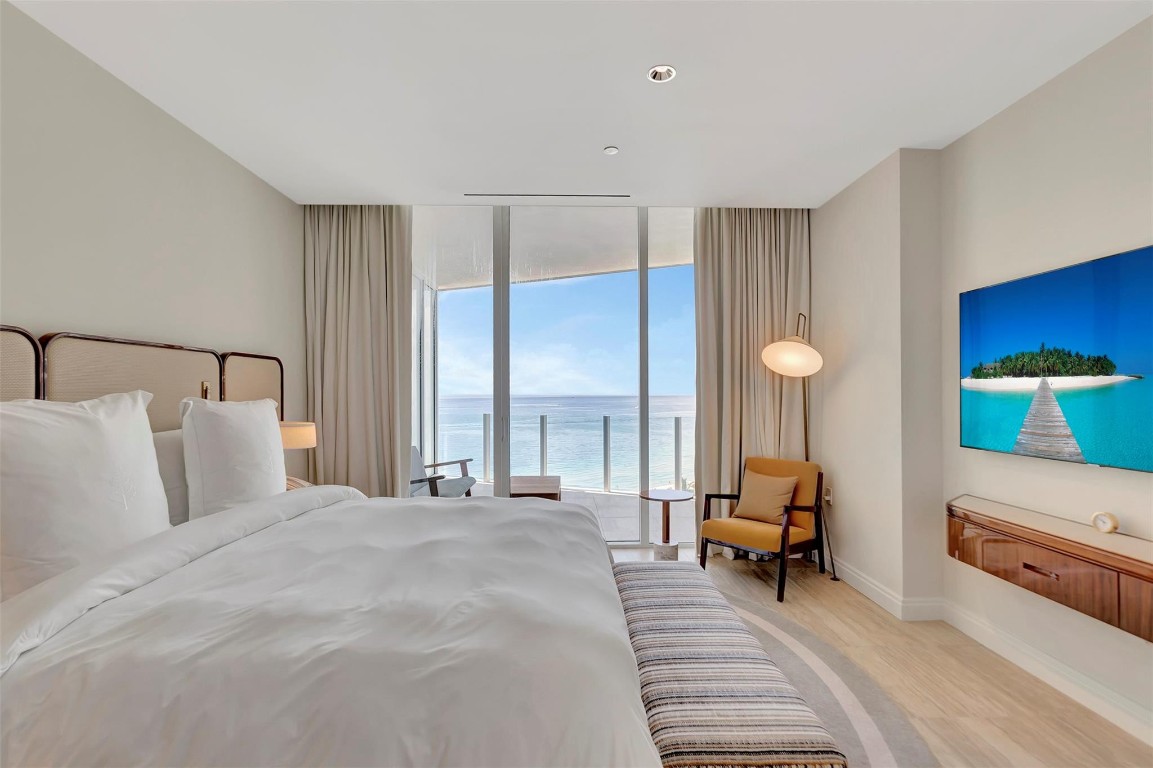 525 N Fort Lauderdale Bch #1705 Fort Lauderdale, FL 33304