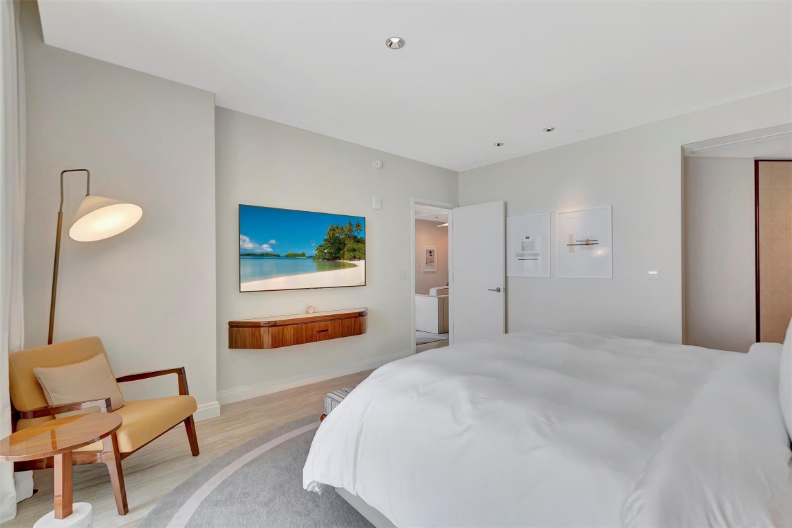 525 N Fort Lauderdale Bch #1705 Fort Lauderdale, FL 33304