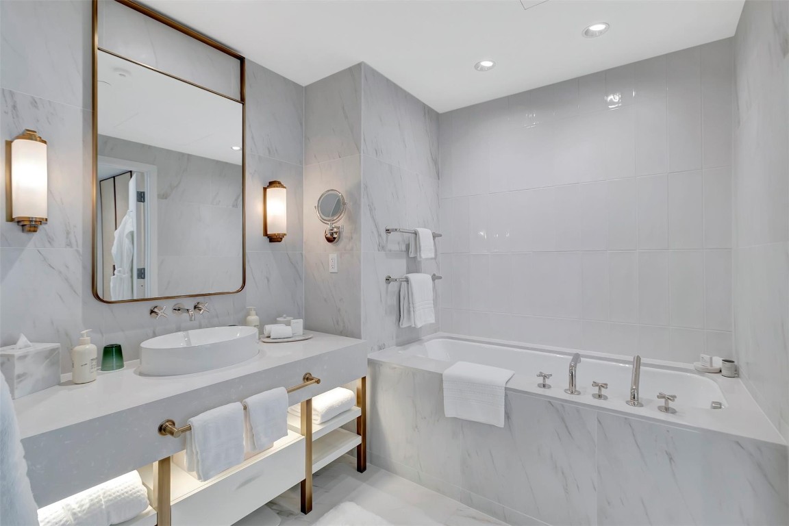 525 N Fort Lauderdale Bch #1705 Fort Lauderdale, FL 33304