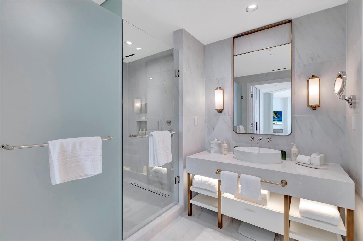 525 N Fort Lauderdale Bch #1705 Fort Lauderdale, FL 33304