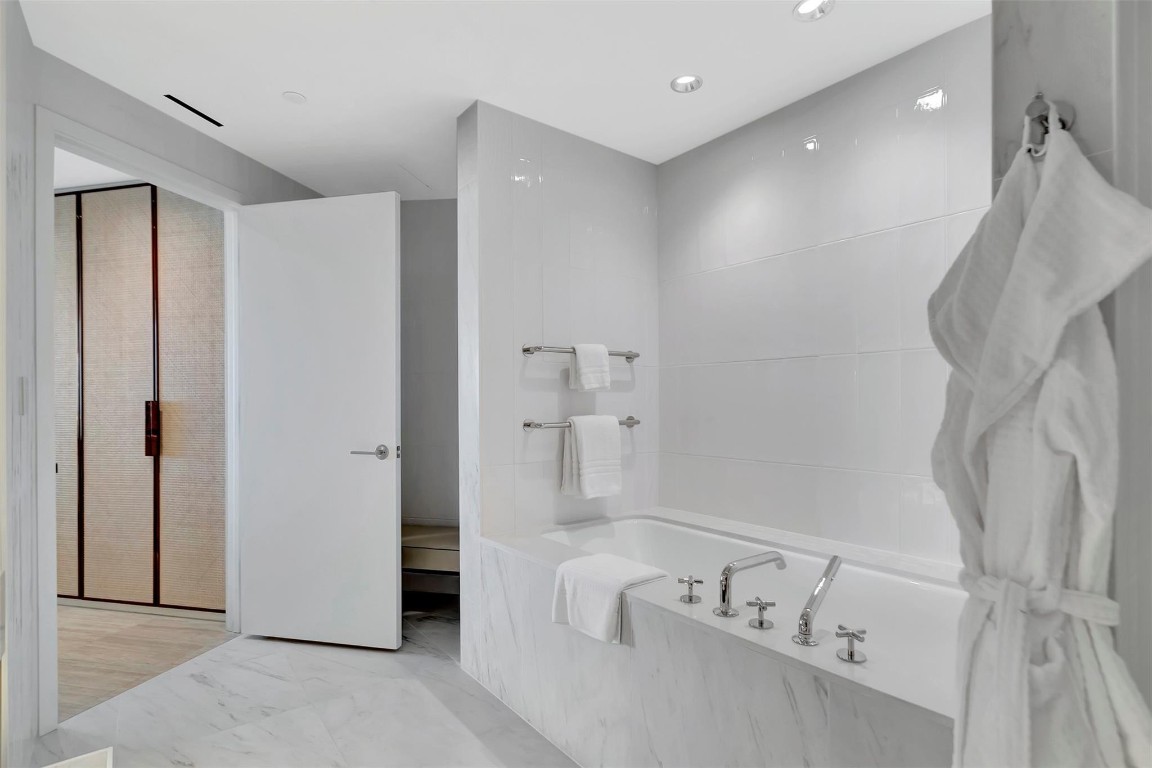 525 N Fort Lauderdale Bch #1705 Fort Lauderdale, FL 33304