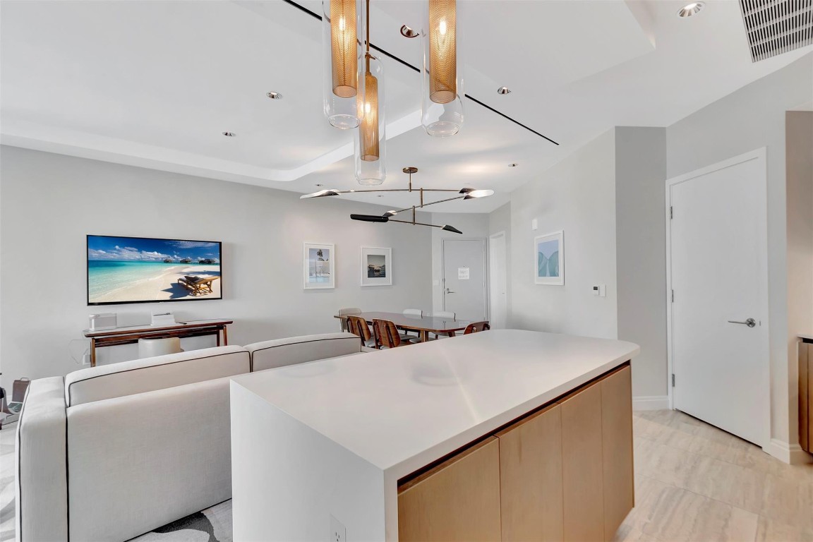 525 N Fort Lauderdale Bch #1705 Fort Lauderdale, FL 33304