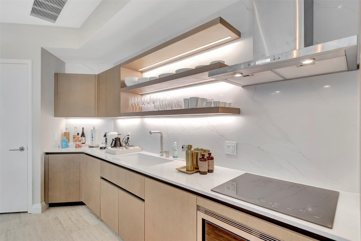 525 N Fort Lauderdale Bch #1705 Fort Lauderdale, FL 33304