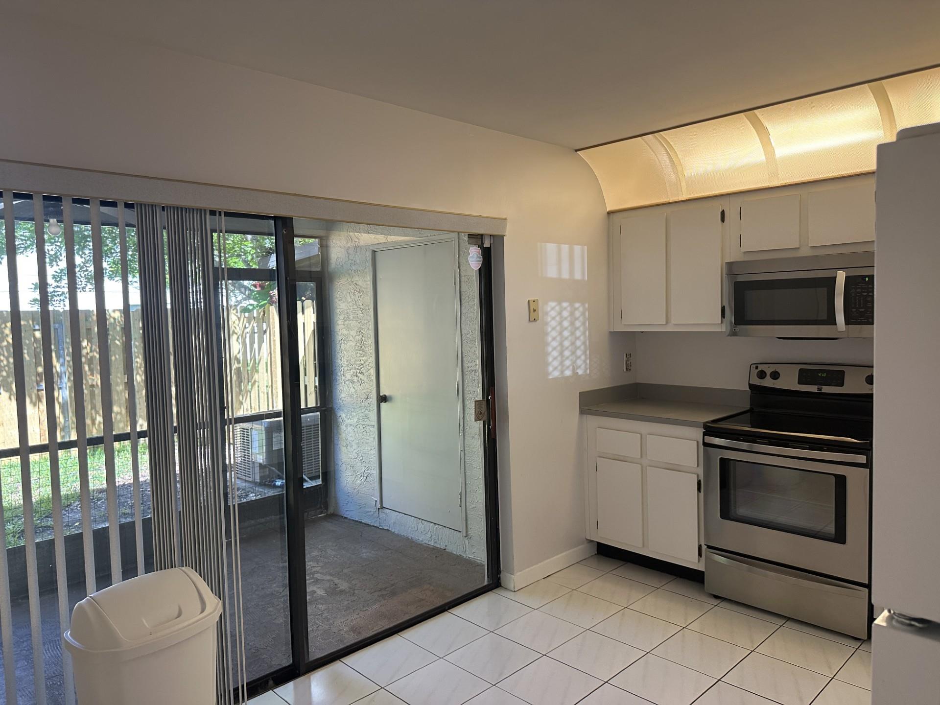 621 NW 105th Way Pembroke Pines, FL 33026