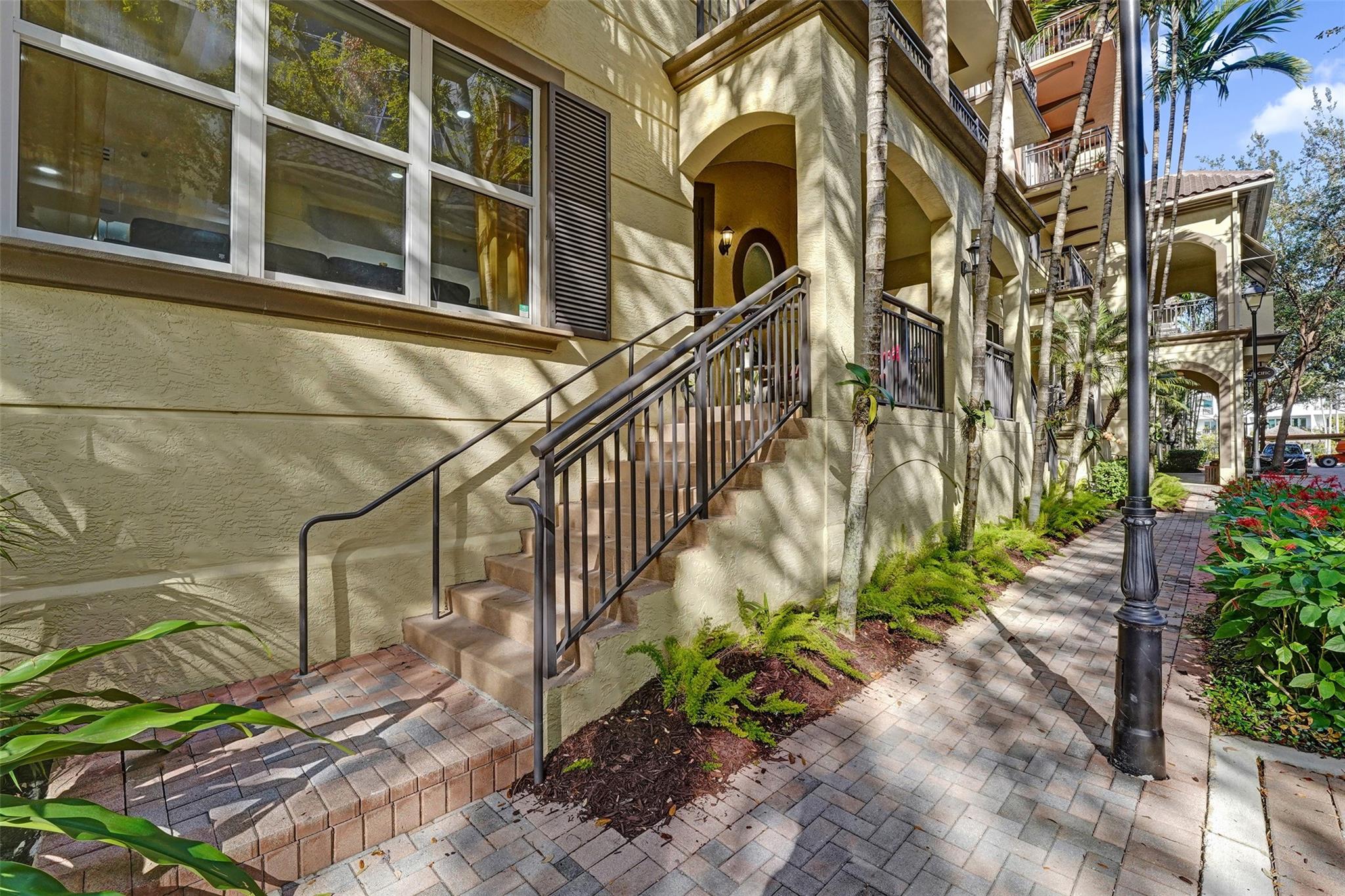 2633 NE 14th Ave #107