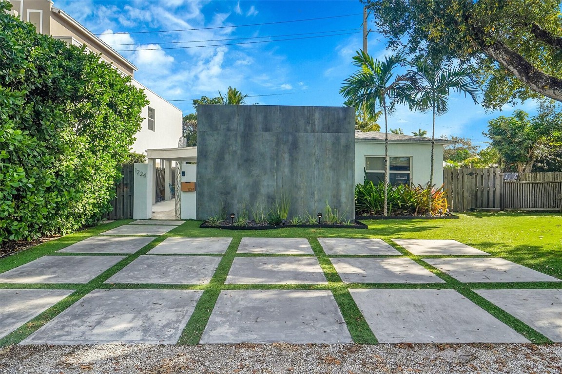 1224 NE 12th Fort Lauderdale, FL 33304